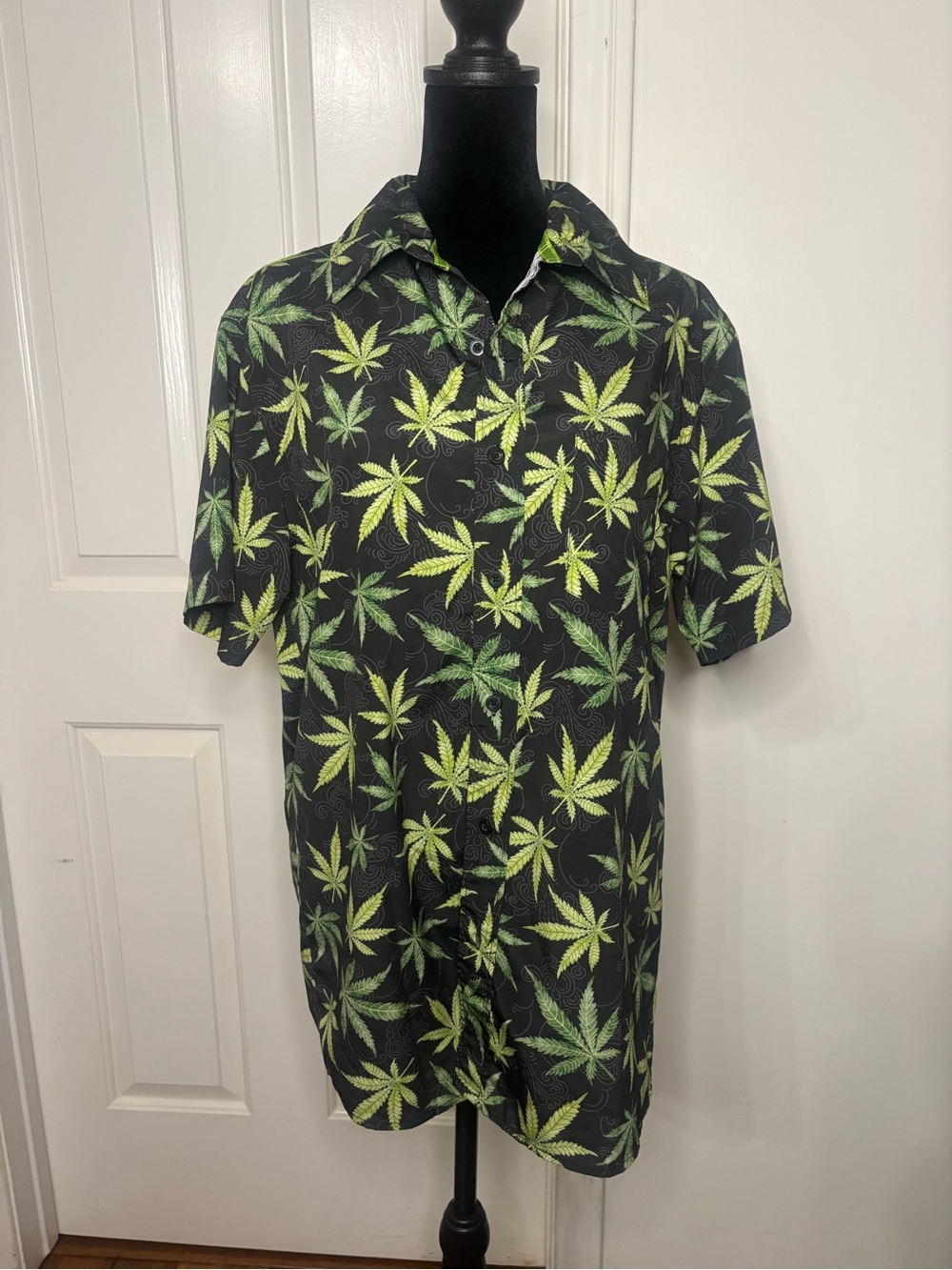 Men's Black Short-Sleeve Button-Up Shirt with Green Leaf Print